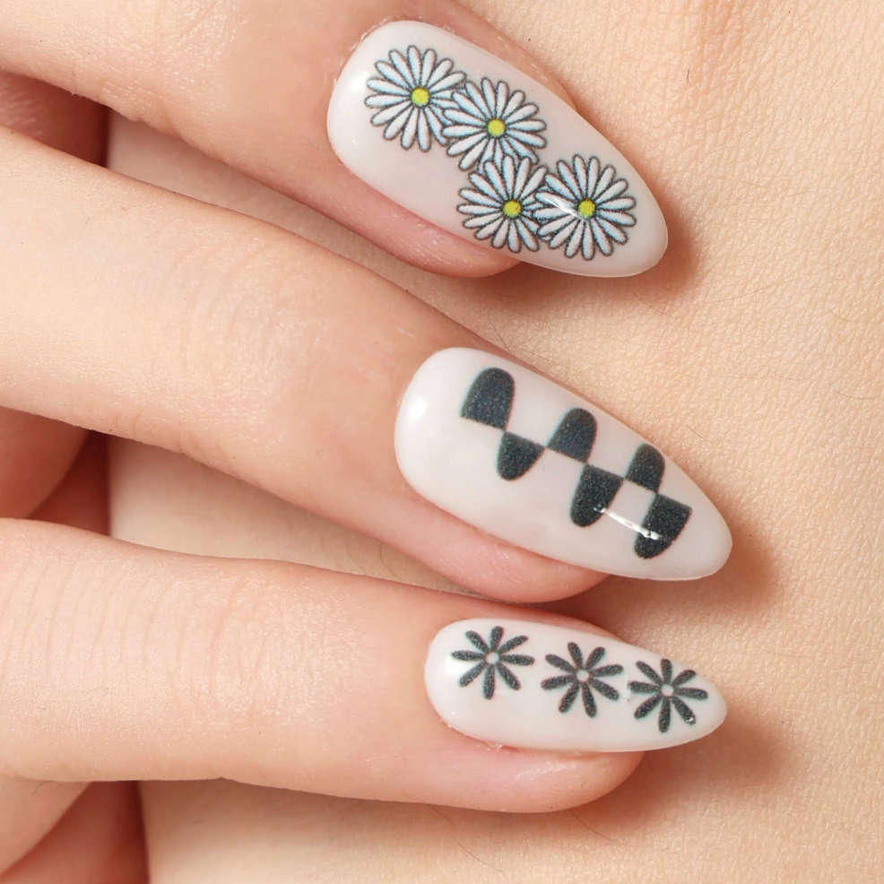 Womenmart Squiggle Fleurs Press On Nail Kit view 4